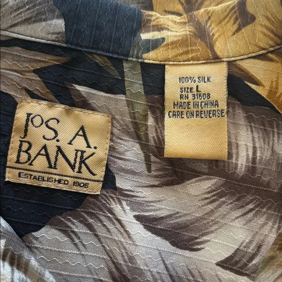 JoS. A. BANK Men's Silk Tropical Shirt - Picture 3 of 4